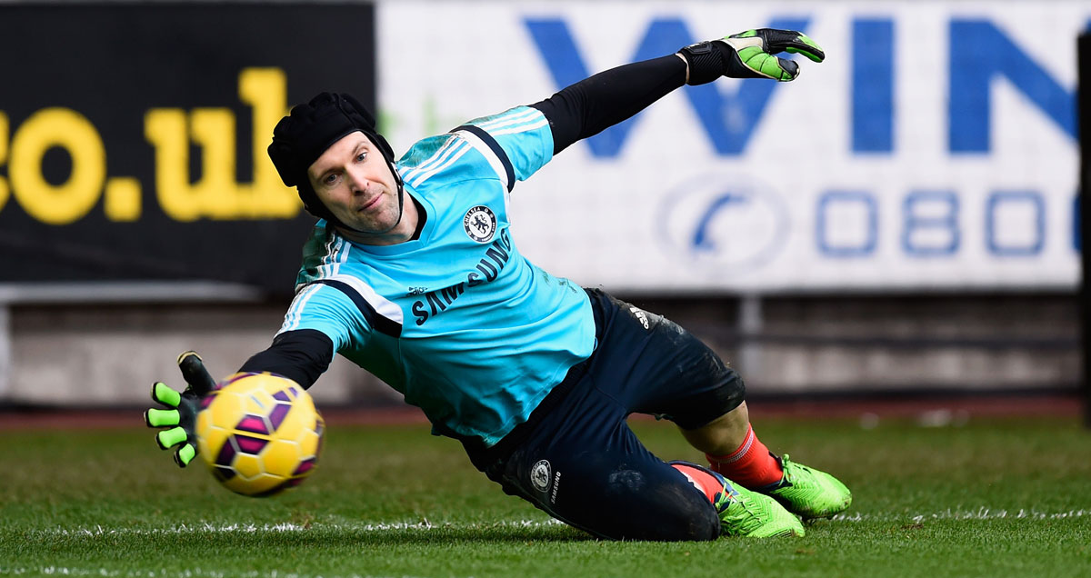 Petr-Cech-dives-in-Chelsea-warm-up